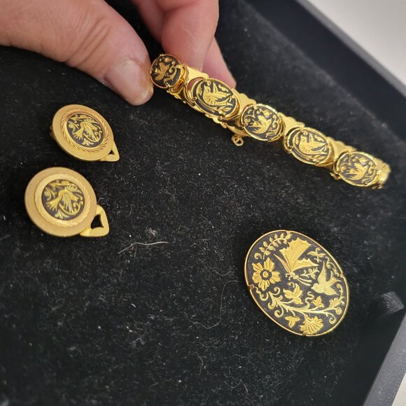 Spanish Damascene Set From Toledo Gold tone and Black - Picture 3 of 5